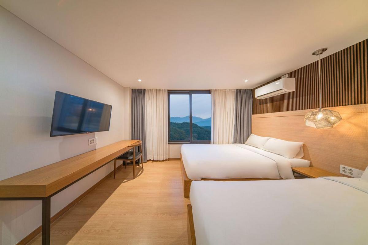 Two Y Hotel Yangyang Buitenkant foto