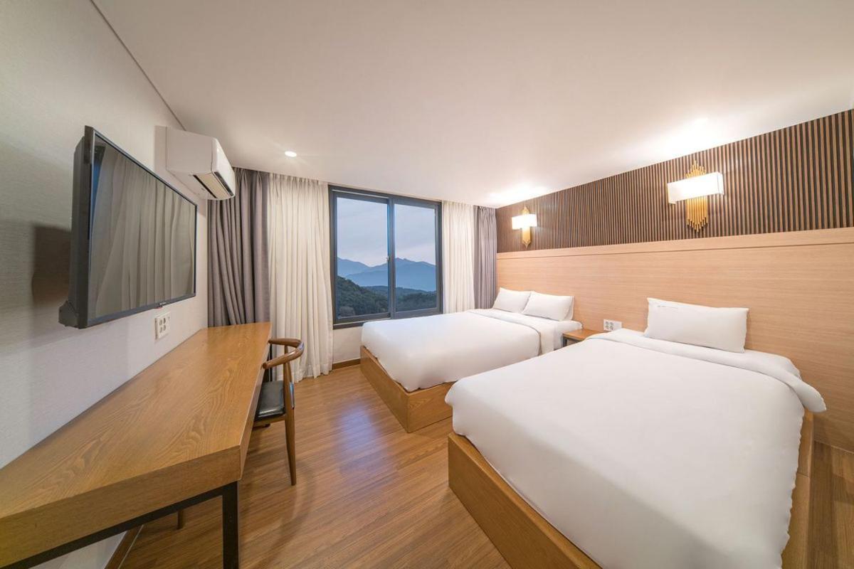 Two Y Hotel Yangyang Buitenkant foto